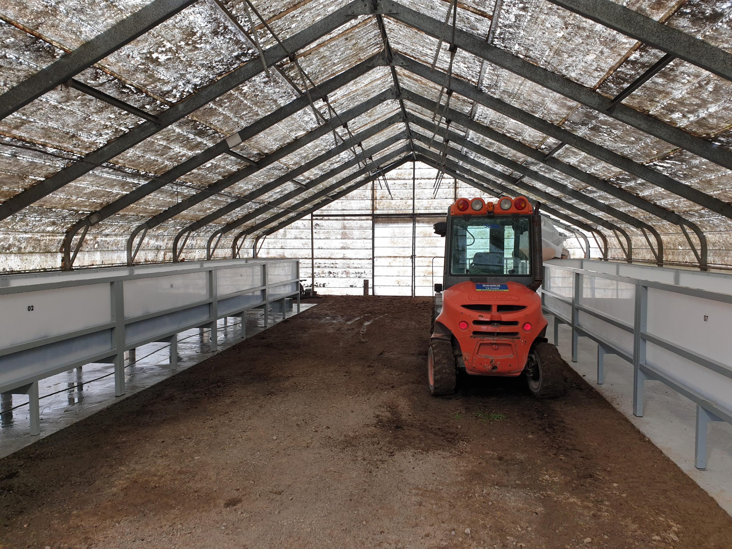 This photo shows a Wormgear CFT System with 8 modules and a loader